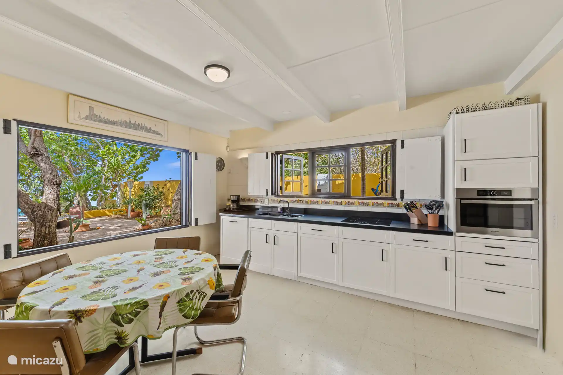 Der Blick auf den Garten ist wie ein Gemälde, so atemberaubend!