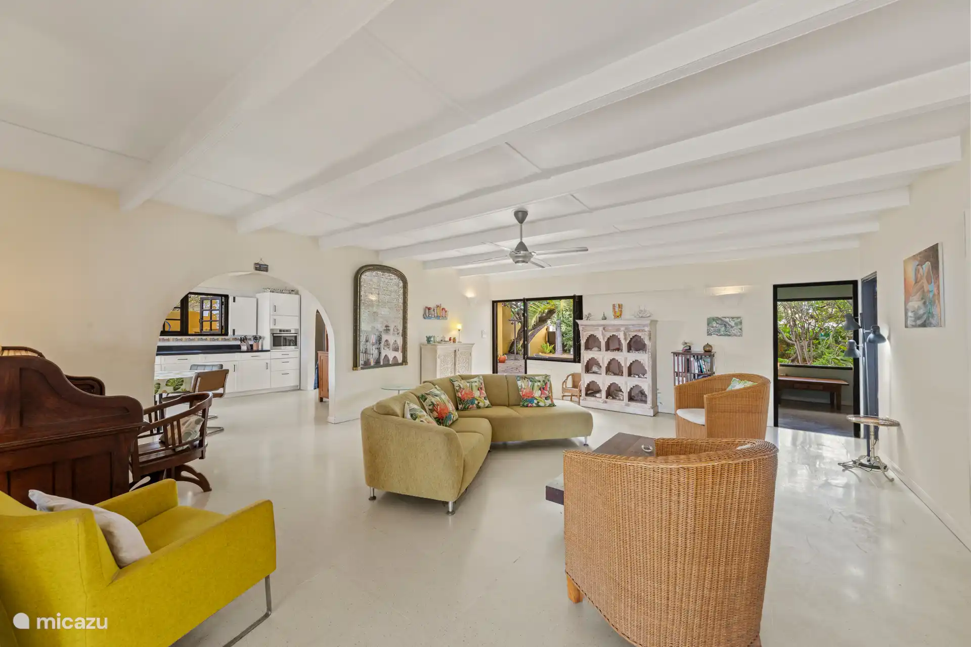 Gemütliches Wohnzimmer, in dem Sie sich sofort wie zu Hause fühlen werden.