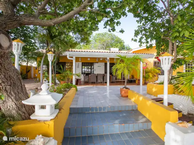 Villa Bord de mer | Curaçao, Curaçao-Centre, Sint Michiel - villa Vue de l'arrière de la villa. La photo a été prise depuis la terrasse au-dessus de l'océan.