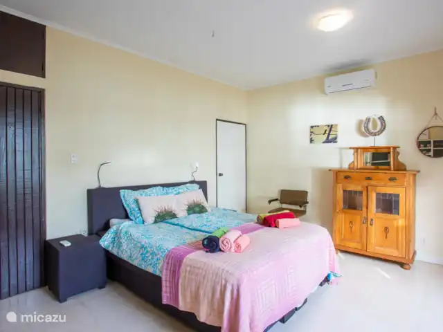 Villa Bord de mer | Curaçao, Curaçao-Centre, Sint Michiel - villa Chambre principale avec a/c côté mer de la villa.