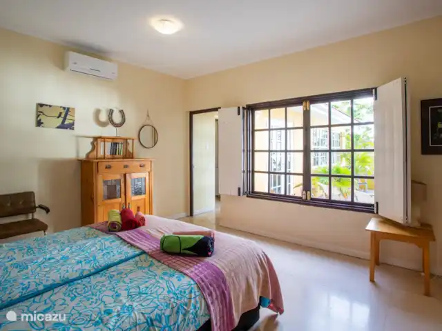 Villa Bord de mer | Curaçao, Curaçao-Centre, Sint Michiel - villa Chambre principale avec a/c côté mer de la villa.