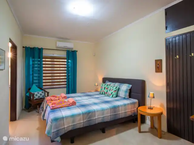 Villa Bord de mer | Curaçao, Curaçao-Centre, Sint Michiel - villa Chambre double avec a/c à l'avant de la villa.