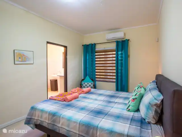 Villa Bord de mer | Curaçao, Curaçao-Centre, Sint Michiel - villa Chambre double avec a/c à l'avant de la villa.