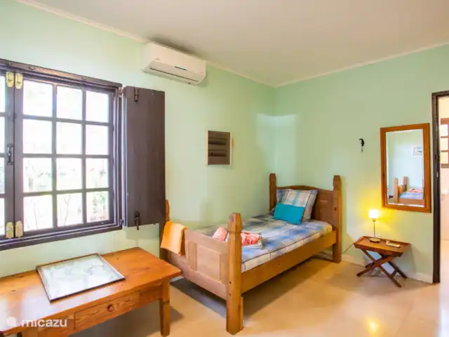 Villa Bord de mer | Curaçao, Curaçao-Centre, Sint Michiel - villa Chambre double avec a/c à l'avant de la villa.