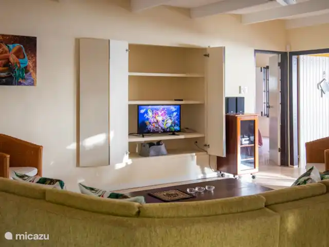 Villa Bord de mer | Curaçao, Curaçao-Centre, Sint Michiel - villa Séjour spacieux avec coin salon confortable et coin TV.