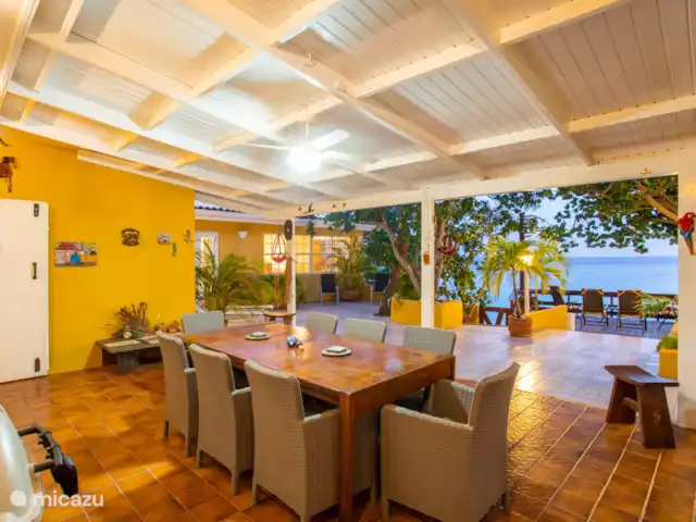 Villa Bord de mer | Curaçao, Curaçao-Centre, Sint Michiel - villa Porche le soir.