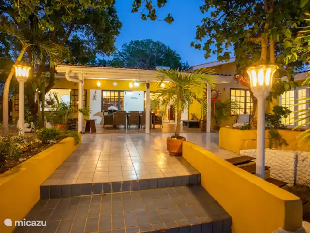 Villa Bord de mer | Curaçao, Curaçao-Centre, Sint Michiel - villa Terrasse le soir.