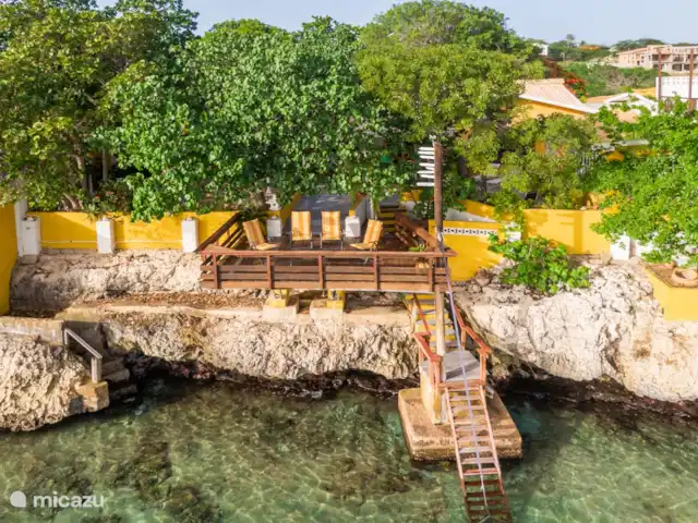 Villa Bord de mer | Curaçao, Curaçao-Centre, Sint Michiel - villa Vue d'ensemble de la villa côté mer avec l'escalier privé menant à l'océan.