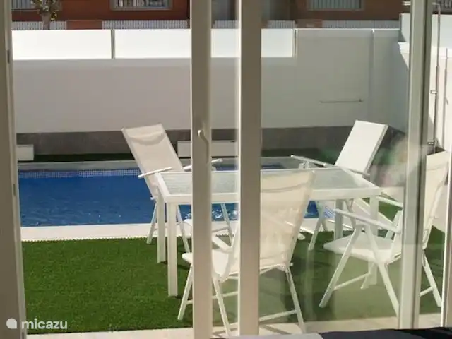 Los Dos Caballeros huren in Spanje, Murcia, San Pedro del Pinatar - villa eetruimte aan het zwembad