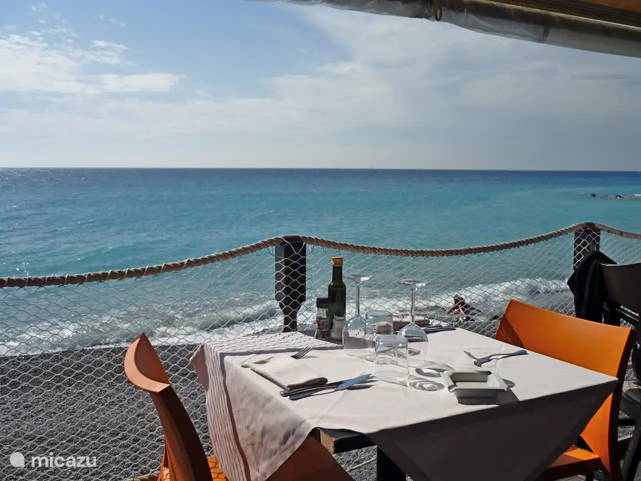 Strand bei Bordighera Essen Sie Fisch.