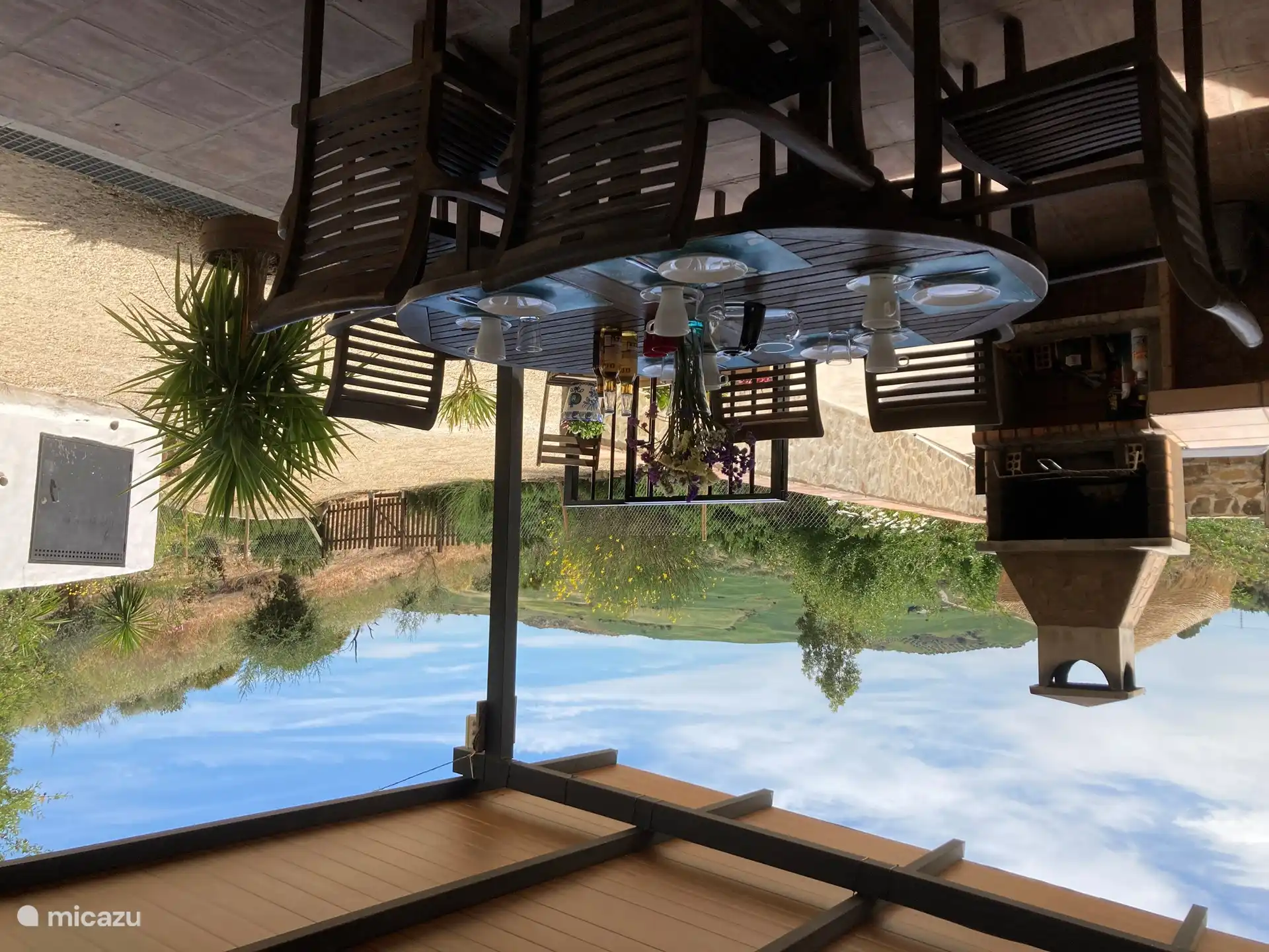 Terrasse mit Grill und Blick auf die Umgebung