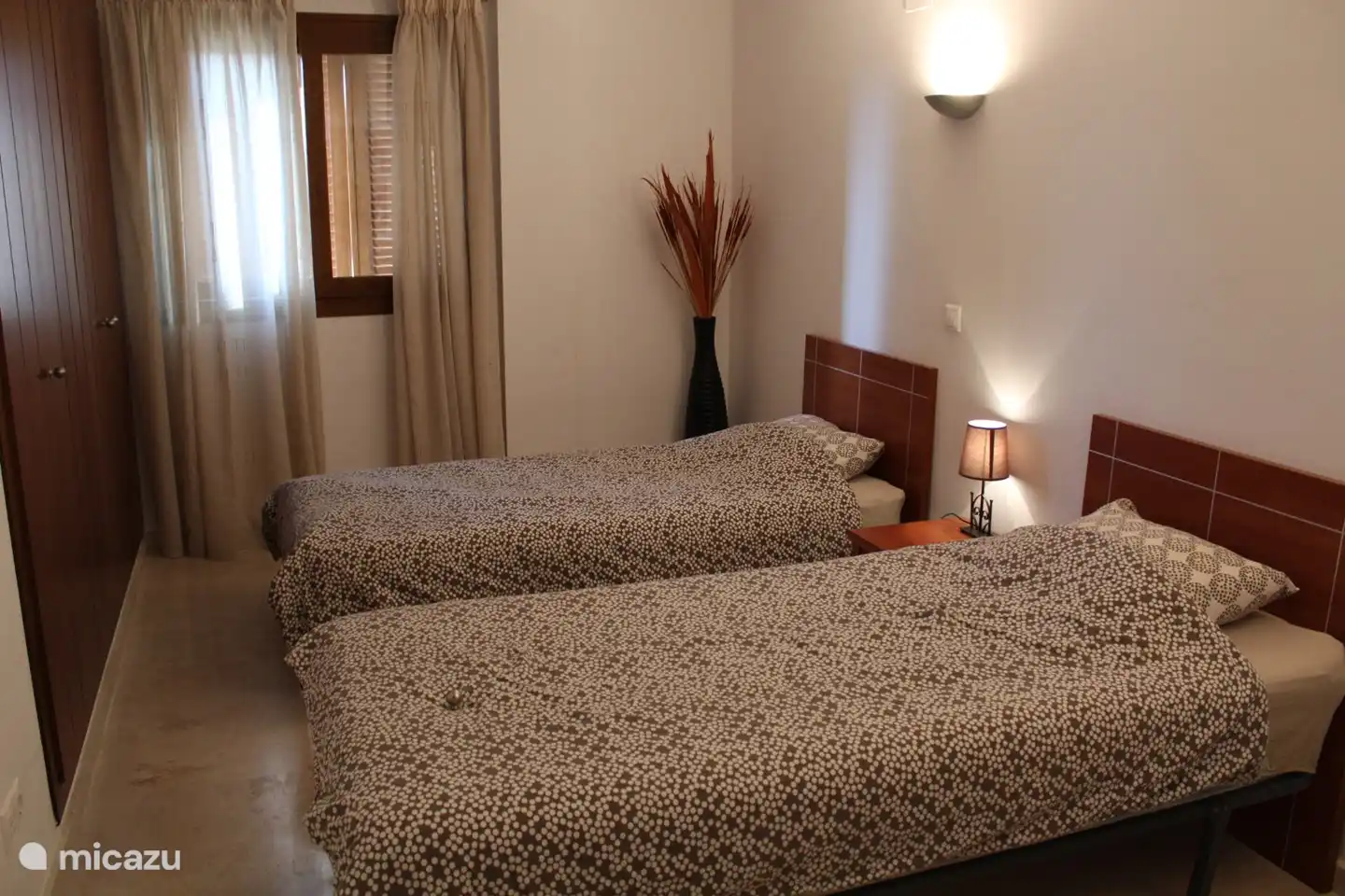 Second bedroom with 2 single beds