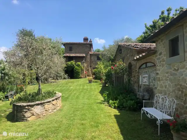 Casa del Castagno huren in Italië, Toscane, Cortona - villa Een heerlijke beschutte tuin