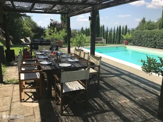 Casa del Castagno huren in Italië, Toscane, Cortona - villa Lunchen aan het zwembad