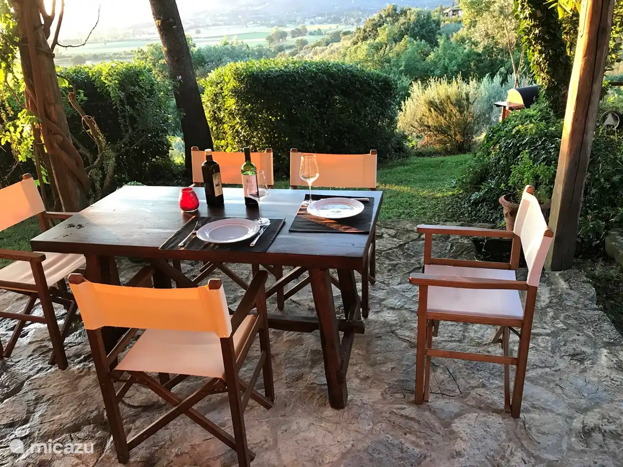 Ontbijt terras vanuit de keuken