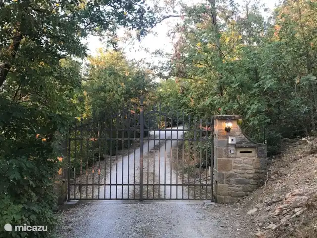 Casa del Castagno huren in Italië, Toscane, Cortona - villa De electrische toegangspoort