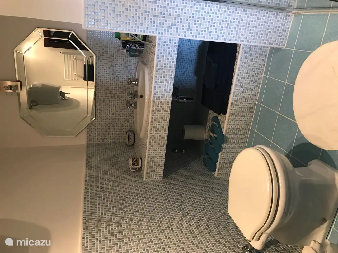 De badkamer in de torenkamer