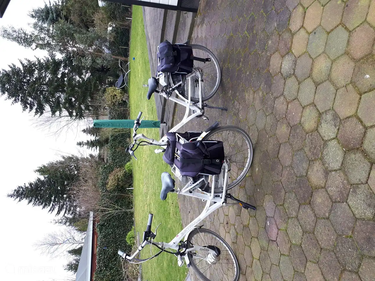 2 beaux vélos électriques