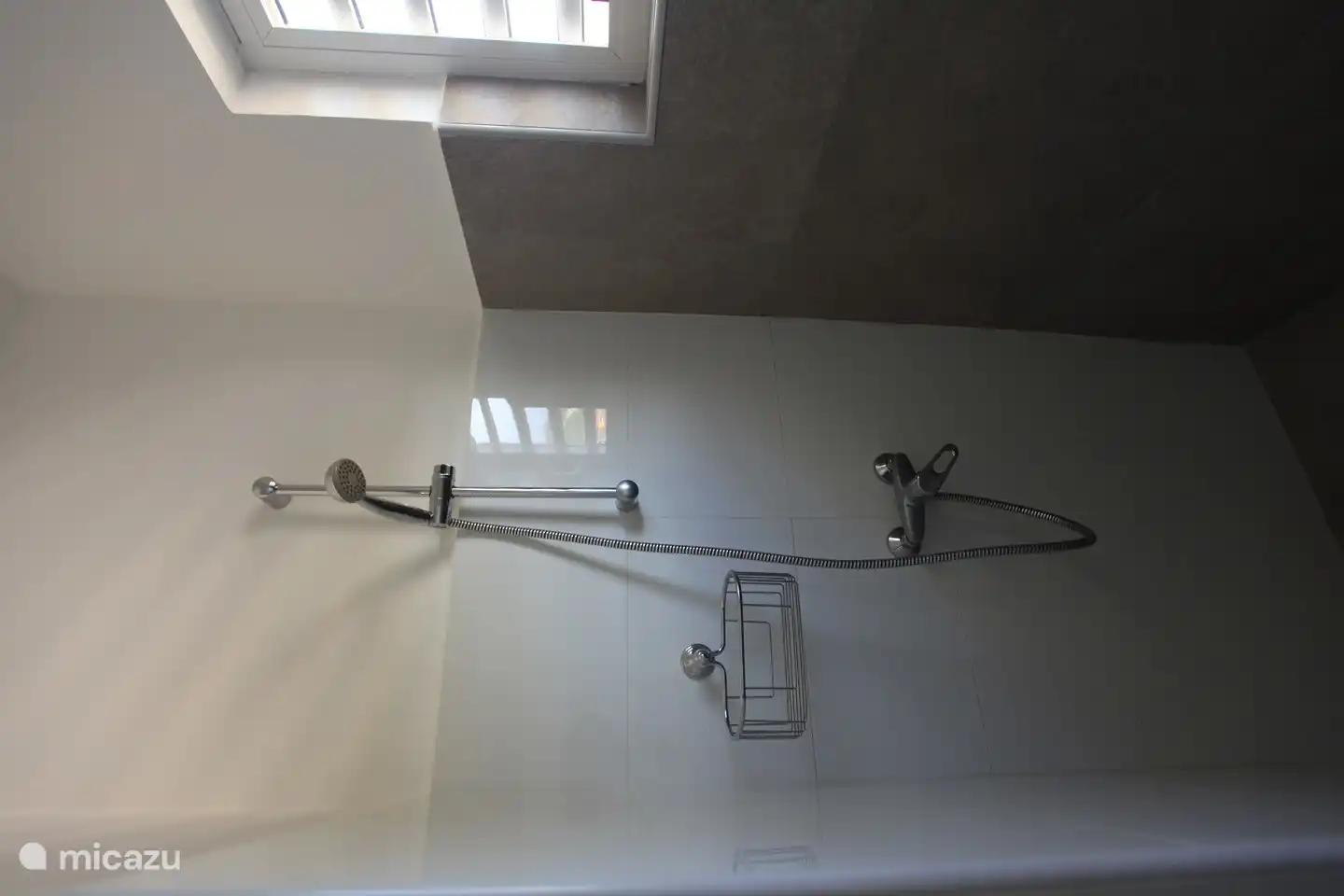 Douche à l’italienne spacieuse