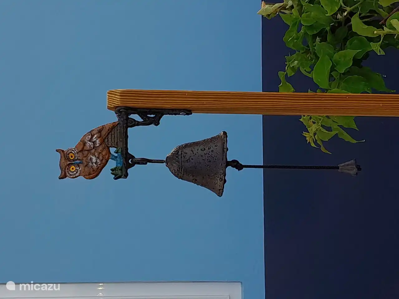 Appelez à la porte.