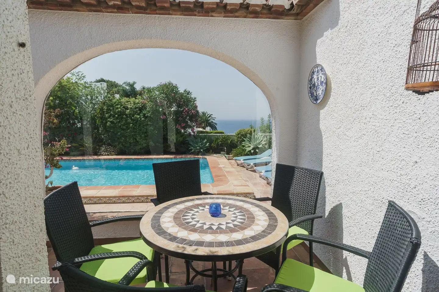 Villa Lotus Terrassentisch