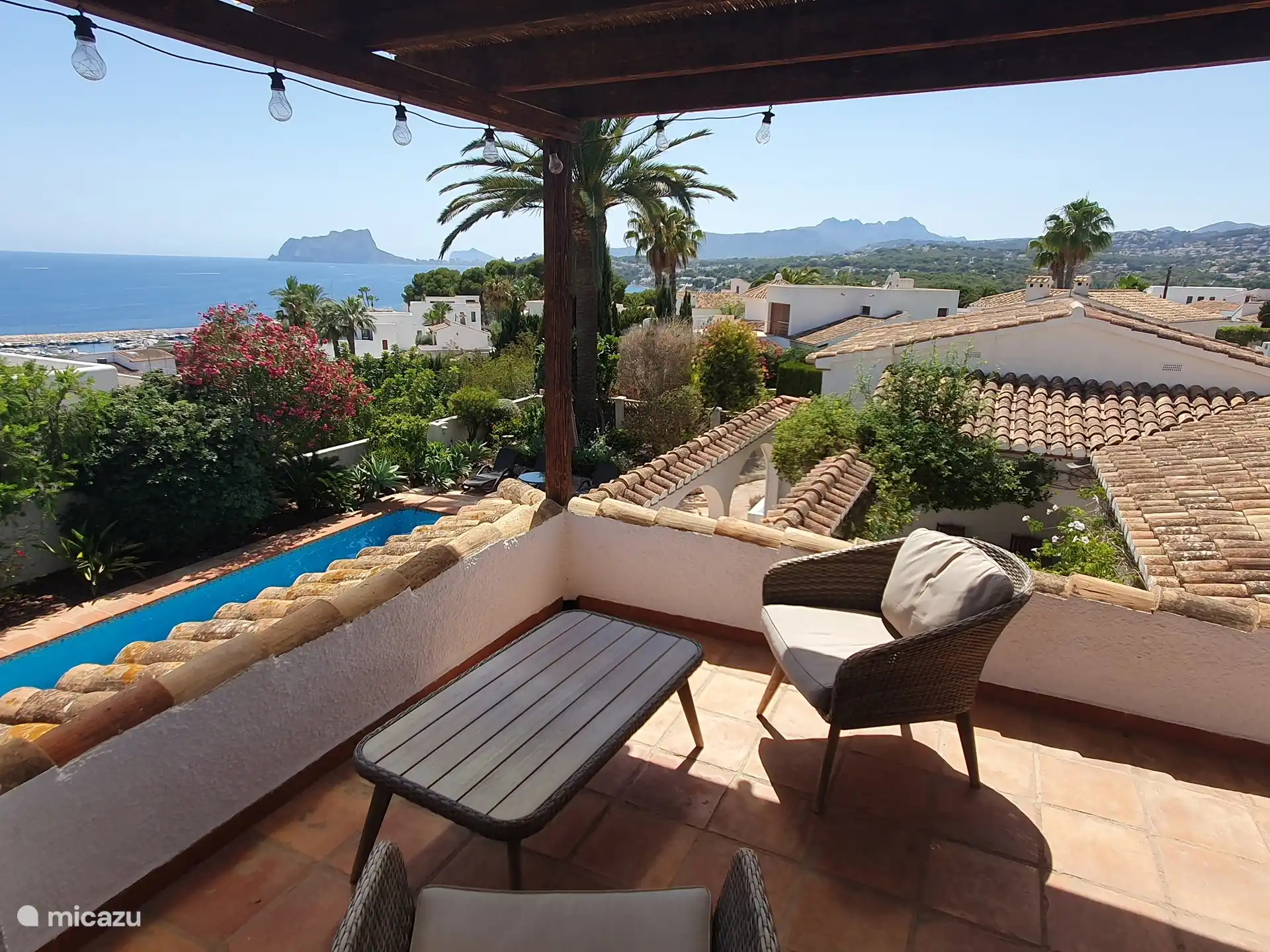 Pergola im ersten Stock mit fantastischem Blick auf den Peñon de Ifach