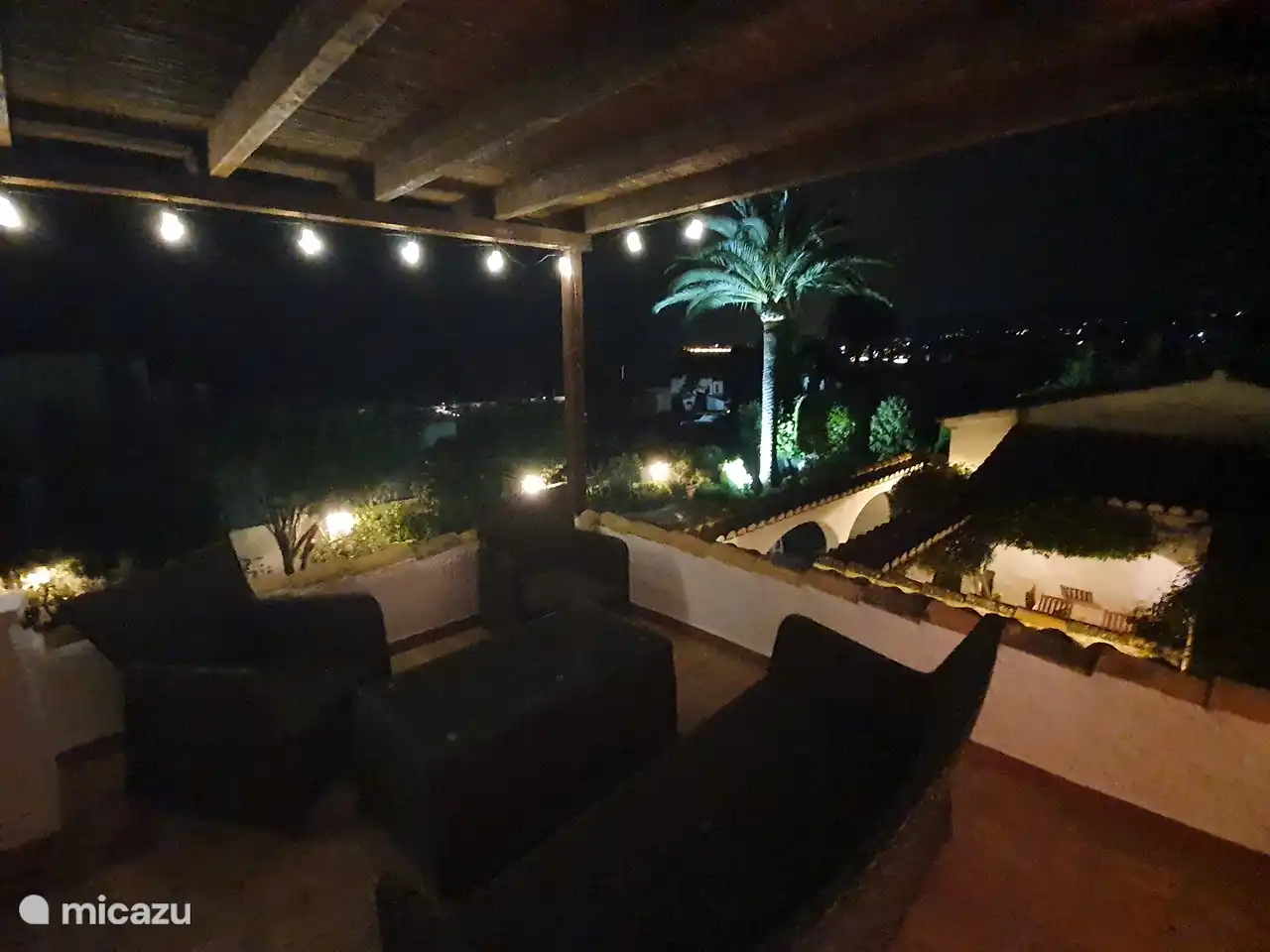 Pergola bei Nacht
