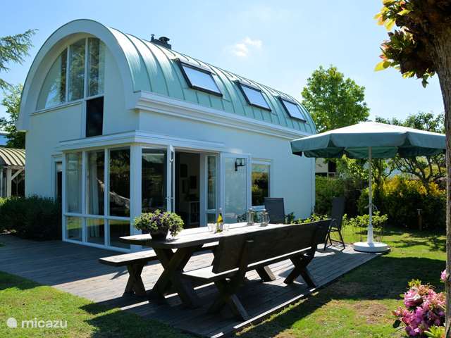 Holiday home in Netherlands, Bulb Region – holiday house Walhalla aan Zee