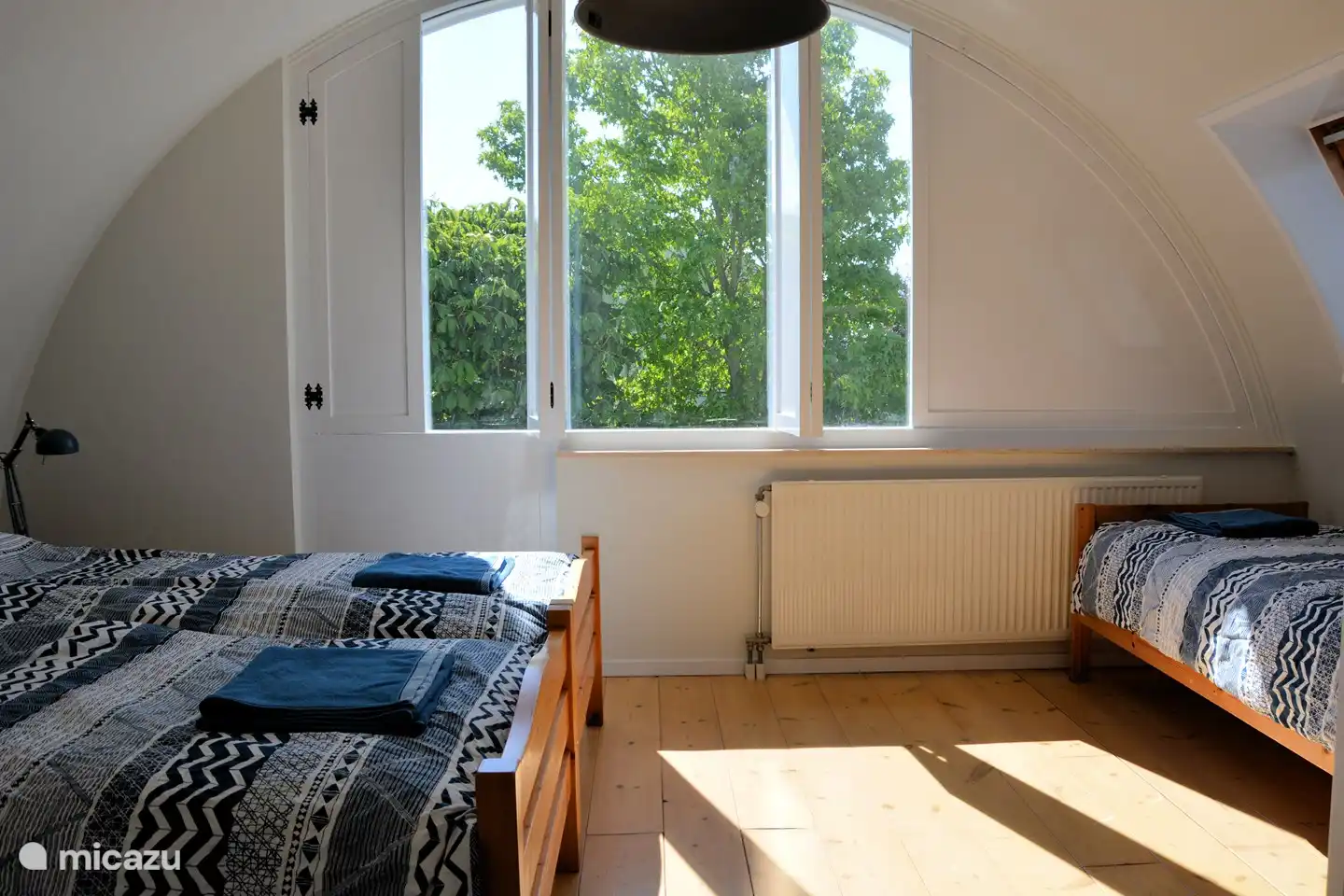 Schlafzimmer mit 3 Einzelbetten