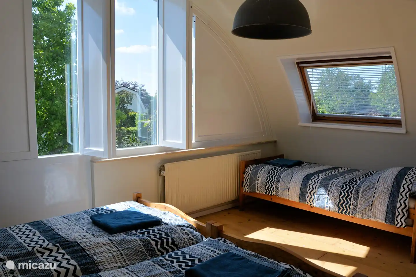 Schlafzimmer mit 3 Einzelbetten 