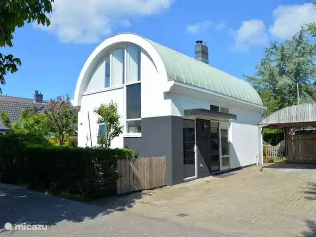 Valhalla junto al mar en Países Bajos, Holanda Meridional, Noordwijk - casa vacacional Casa delantera con espacio para 3 coches