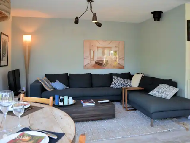 Valhalla junto al mar en Países Bajos, Holanda Meridional, Noordwijk - casa vacacional Rincón para sentarse con un hermoso sofá para relajarse