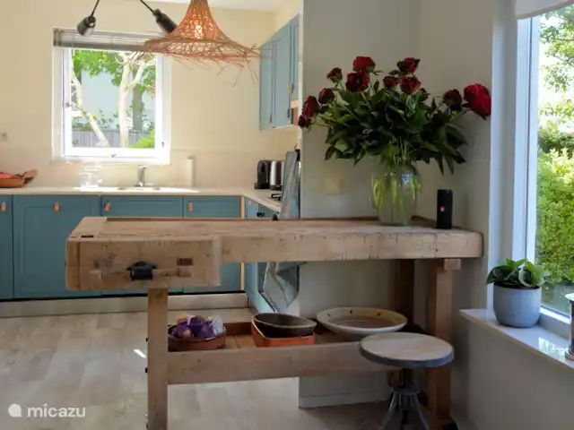 Valhalla junto al mar en Países Bajos, Holanda Meridional, Noordwijk - casa vacacional Antiguo banco de trabajo