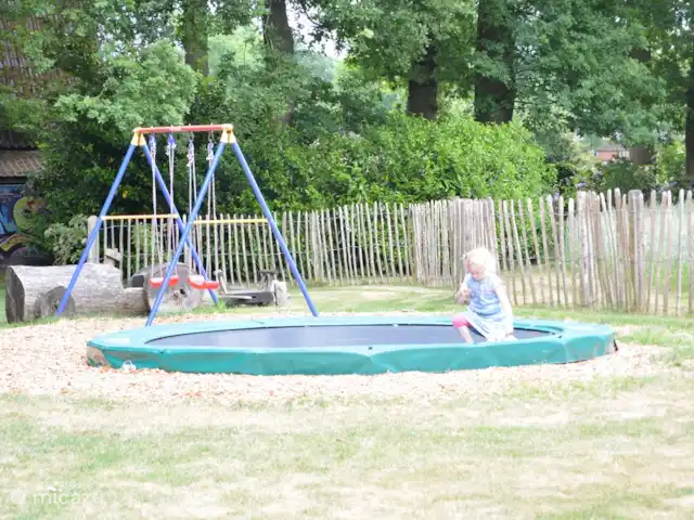 Landrijk de Reesprong - Tienda Safari 1 en Países Bajos, Overijssel, Haaksbergen - camping de lujo / yurta / tienda safari jugar en el patio de recreo