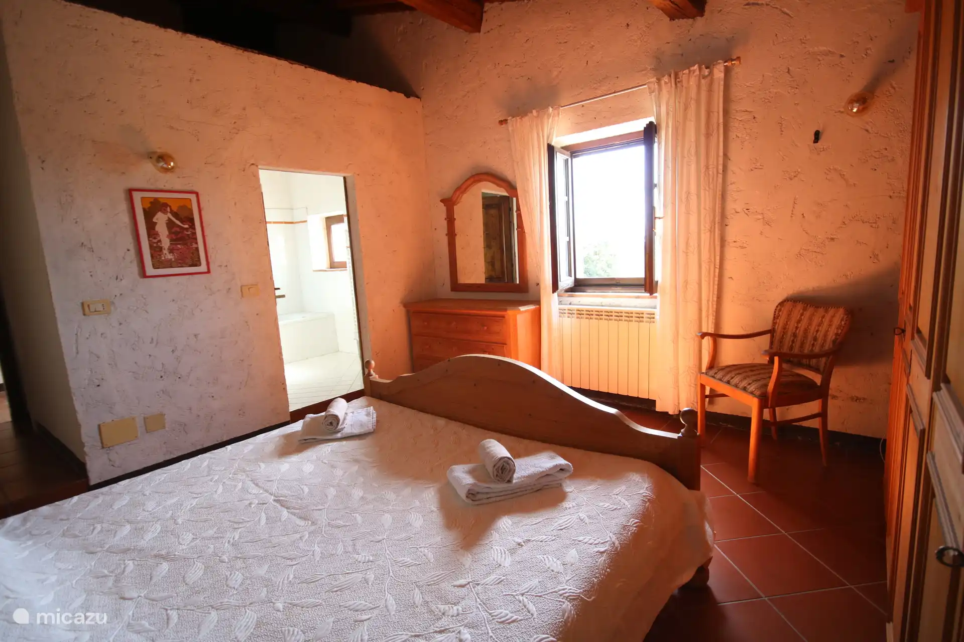 Schlafzimmer 1 (Hauptschlafzimmer) mit Klimaanlage.