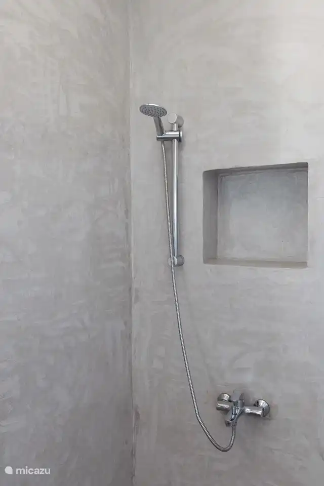 Douche badkamer 1 
