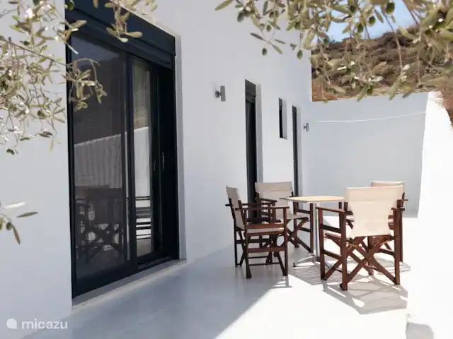 Villa Xenia | Grèce, Crète, Kamilari - maison de vacances Terrasse sur le côté de la maison