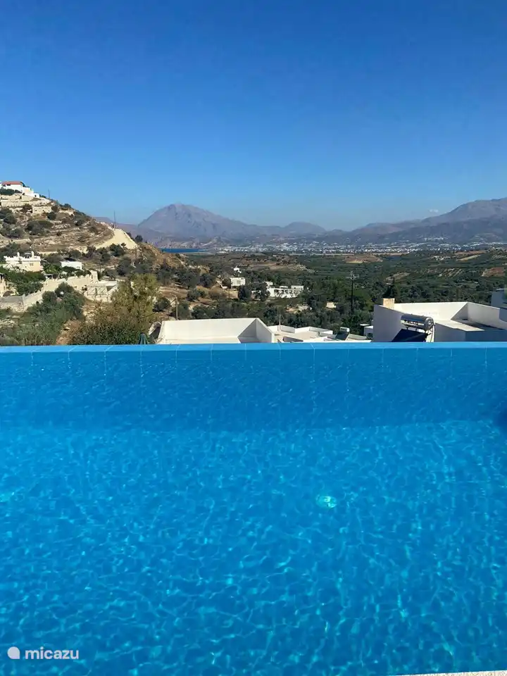 Een infinity-pool met uitzicht op zee!