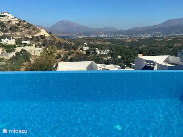 Villa Xenia | Grèce, Crète, Kamilari - maison de vacances Une piscine à débordement avec vue sur la mer !