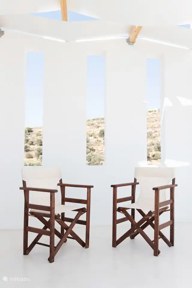 Een pergola aan de voorzijde van het dakterras