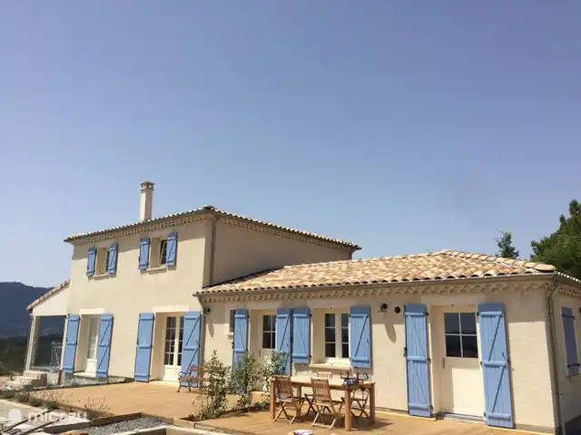 Location de Vacances France, Ardèche, Chambonas, villa - Gîte du Mas de Vignal vue gîte avec maison attenante