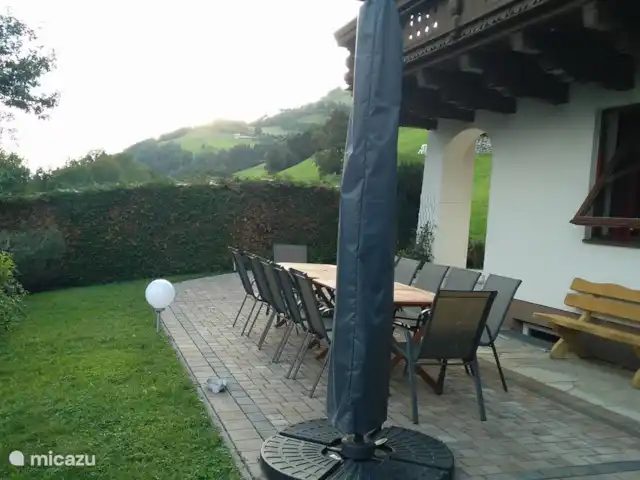 Chalet Stuhlfelden | Autriche, Salzburgerland, Stuhlfelden - chalet Jardin et terrasse avec chaises et parasol