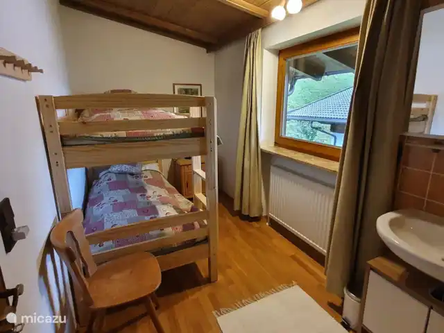 Chalet Stuhlfelden | Autriche, Salzburgerland, Stuhlfelden - chalet Chambre 2 personnes au premier étage avec lavabo