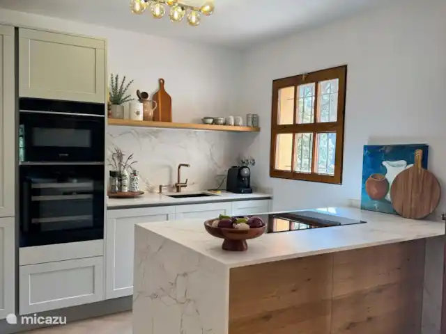 Casa Alegre huren in Spanje, Costa Brava, Calonge - vakantiehuis Prachtige nieuwe keuken met kookeiland