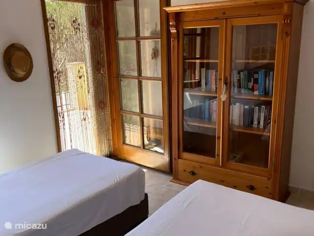 Casa Alegre huren in Spanje, Costa Brava, Calonge - vakantiehuis Slaapkamer2, via openslaande deur toegang tot het terras.