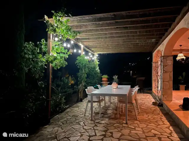Casa Alegre huren in Spanje, Costa Brava, Calonge - vakantiehuis Met sfeervolle verlichting ´s avonds.