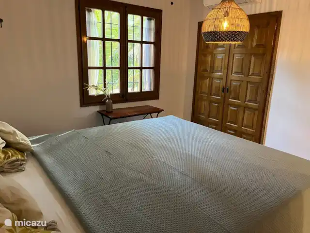 Casa Alegre huren in Spanje, Costa Brava, Calonge - vakantiehuis Slaapkamer(3) met boxsprings van hotelkwaliteit (2persoons) en aangrenzend badkamer(2).