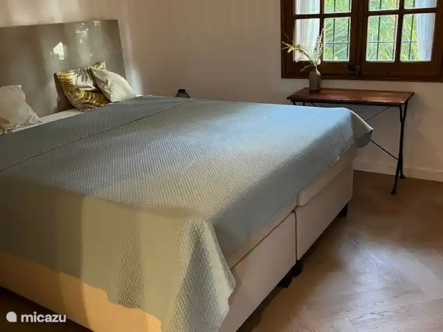Casa Alegre huren in Spanje, Costa Brava, Calonge - vakantiehuis Slaapkamer(3) met boxsprings van hotelkwaliteit (2persoons) en aangrenzend badkamer(2).
Met nieuwe pvc visgraat-vloer!