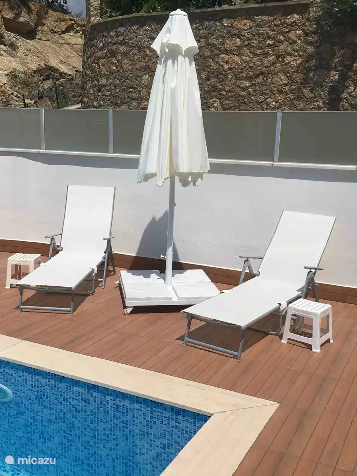 Sonnenliegen auf unserer privaten Terrasse