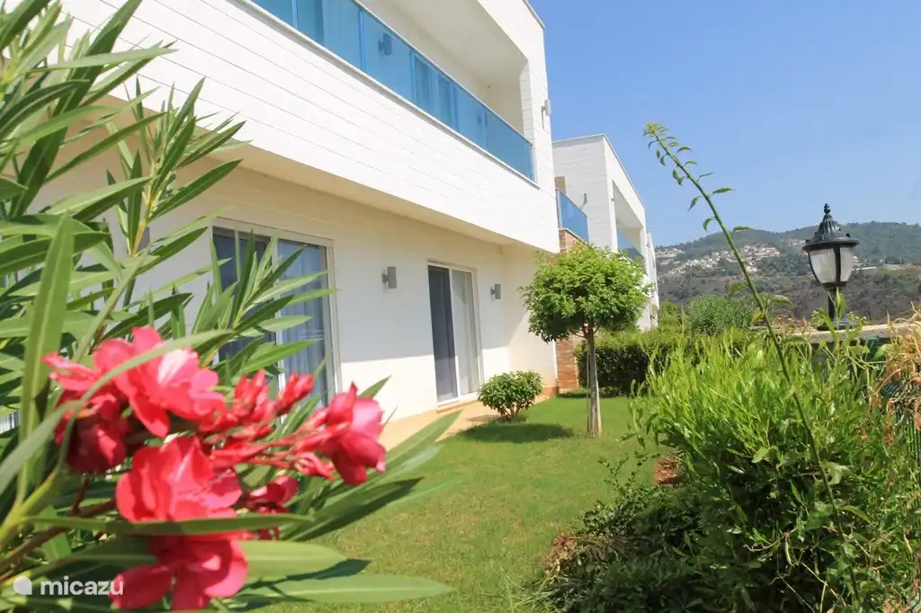 Von allen drei Schlafzimmern gelangt man direkt in den Garten.
